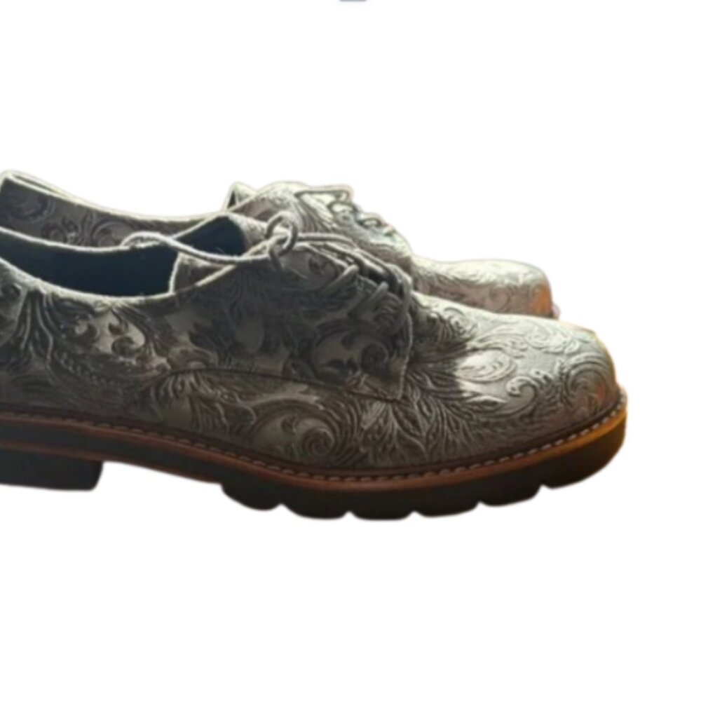 NWOT Stuart Weitzman Damask, Embossed, and Gray Paisley women's Dress Shoes